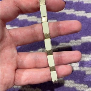 Beige and gold beaded bracelet